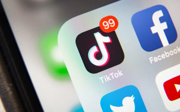 How to Become TikTok Famous? 7 Pro Tips for Beginners
